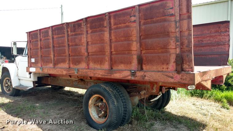 image for item DA5561 1970 International grain truck