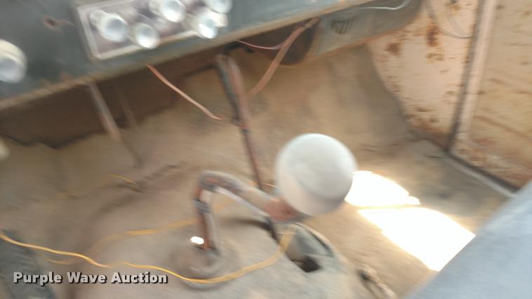 image for item DA5561 1970 International grain truck