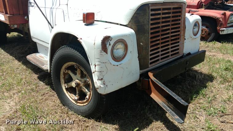 image for item DA5561 1970 International grain truck