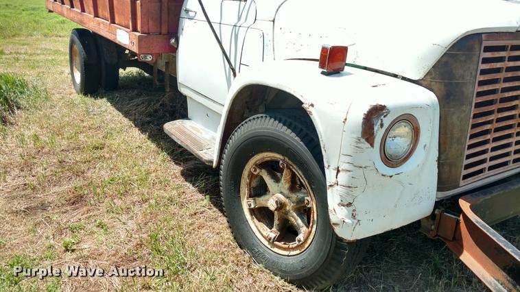 image for item DA5561 1970 International grain truck