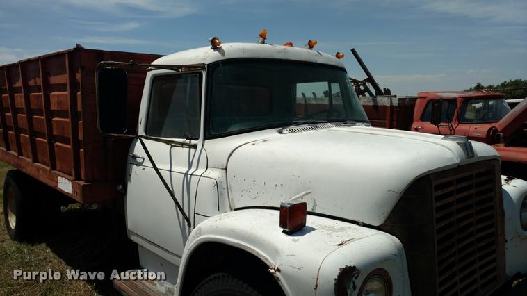 image for item DA5561 1970 International grain truck