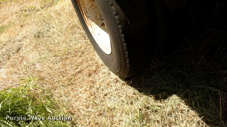 image for item DA5561 1970 International grain truck