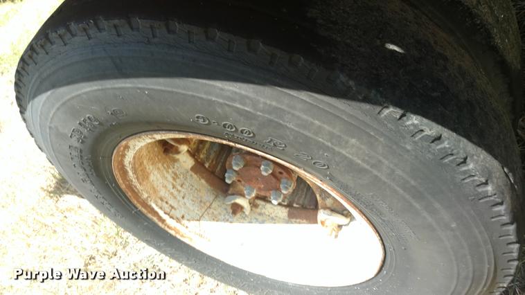 image for item DA5561 1970 International grain truck