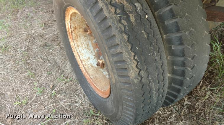 image for item DA5561 1970 International grain truck