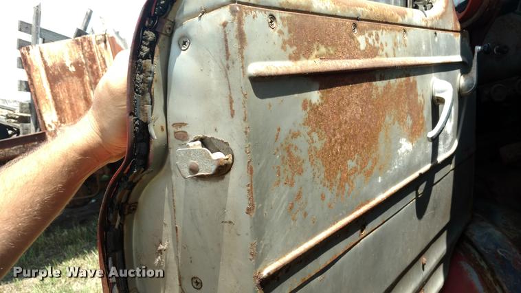 image for item DA5562 1958 Chevrolet Viking 50 grain truck