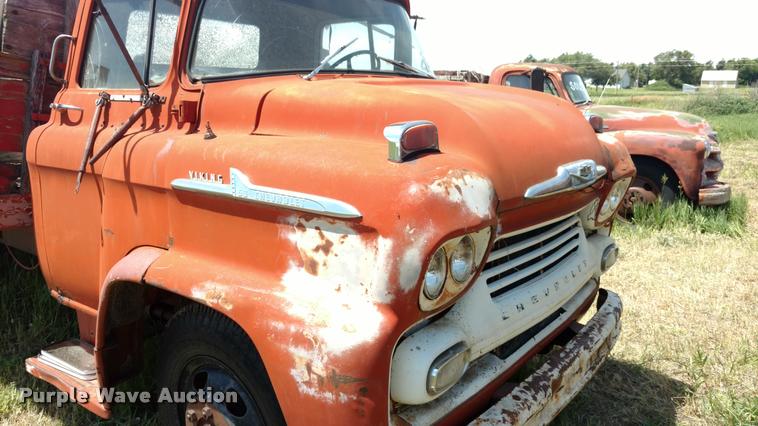 image for item DA5562 1958 Chevrolet Viking 50 grain truck
