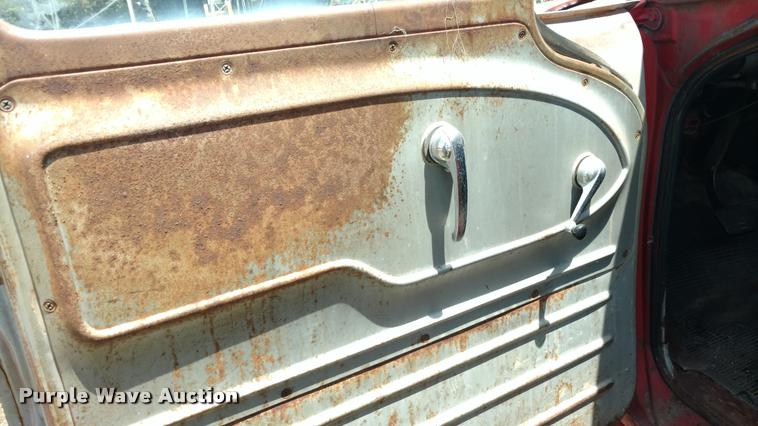 image for item DA5563 1960 Chevrolet Viking grain truck