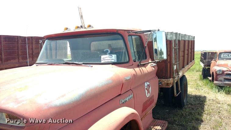 image for item DA5563 1960 Chevrolet Viking grain truck