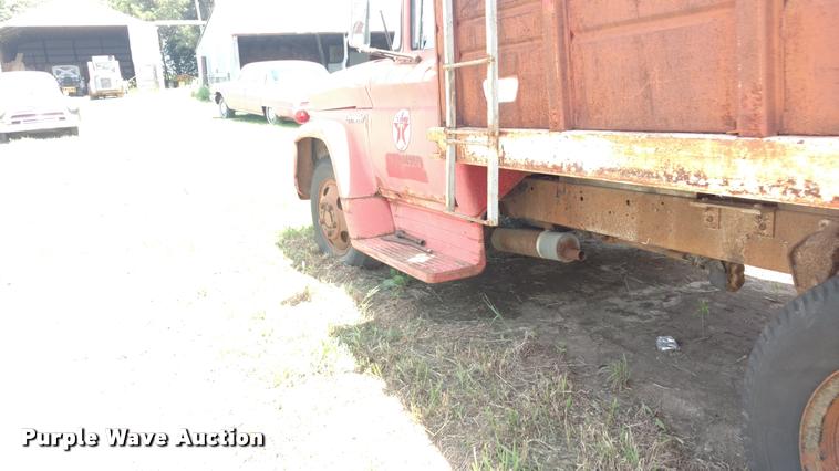 image for item DA5563 1960 Chevrolet Viking grain truck
