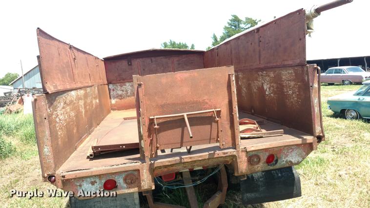 image for item DA5565 1959 GMC 350 grain truck