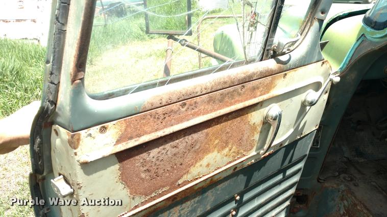 image for item DA5565 1959 GMC 350 grain truck
