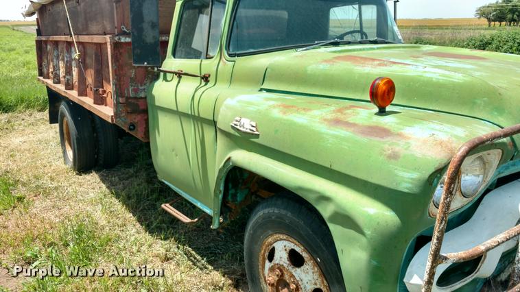 image for item DA5565 1959 GMC 350 grain truck