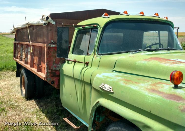 image for item DA5565 1959 GMC 350 grain truck