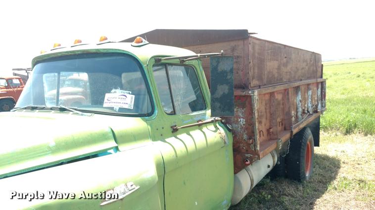 image for item DA5565 1959 GMC 350 grain truck