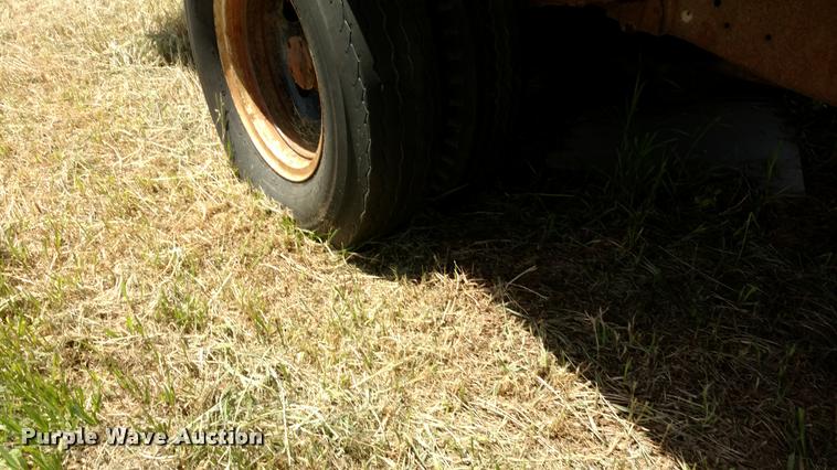 image for item DA5565 1959 GMC 350 grain truck