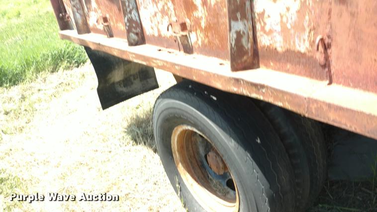 image for item DA5565 1959 GMC 350 grain truck