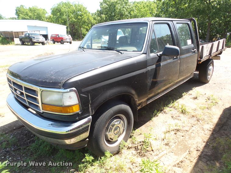 image for item DA6444 1995 Ford F350 Super Duty Crew Cab flatbed pickup truck
