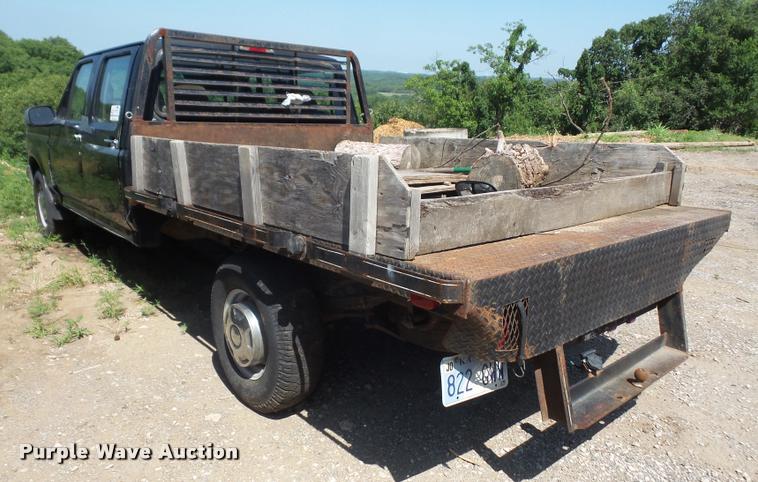 image for item DA6444 1995 Ford F350 Super Duty Crew Cab flatbed pickup truck