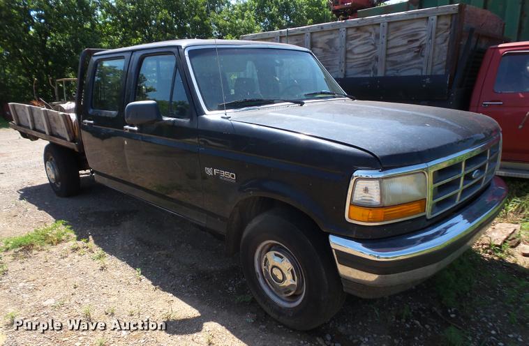 image for item DA6444 1995 Ford F350 Super Duty Crew Cab flatbed pickup truck