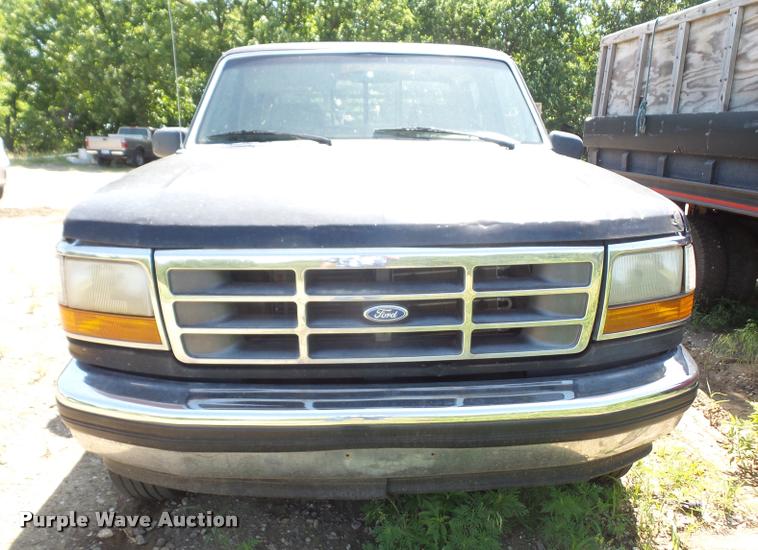 image for item DA6444 1995 Ford F350 Super Duty Crew Cab flatbed pickup truck