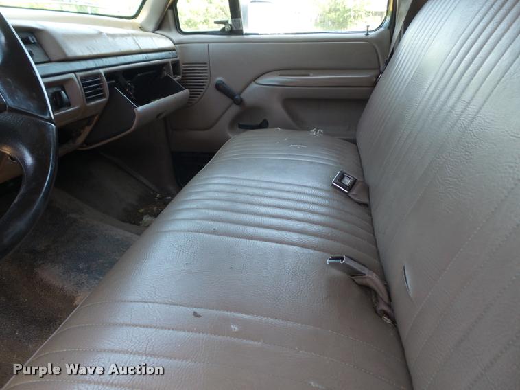 image for item DA6444 1995 Ford F350 Super Duty Crew Cab flatbed pickup truck