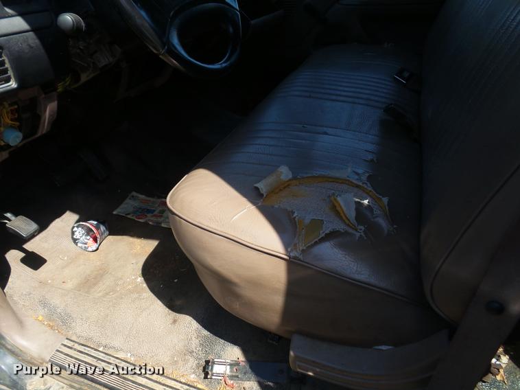 image for item DA6444 1995 Ford F350 Super Duty Crew Cab flatbed pickup truck