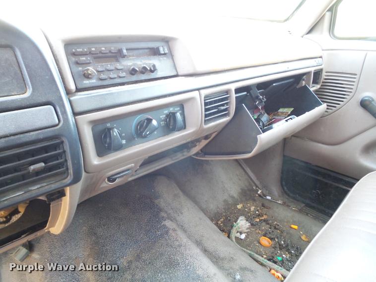 image for item DA6444 1995 Ford F350 Super Duty Crew Cab flatbed pickup truck