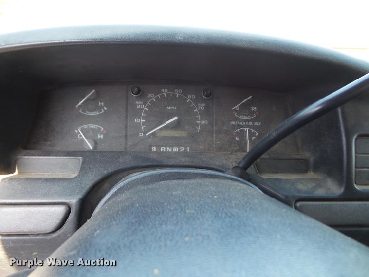 image for item DA6444 1995 Ford F350 Super Duty Crew Cab flatbed pickup truck