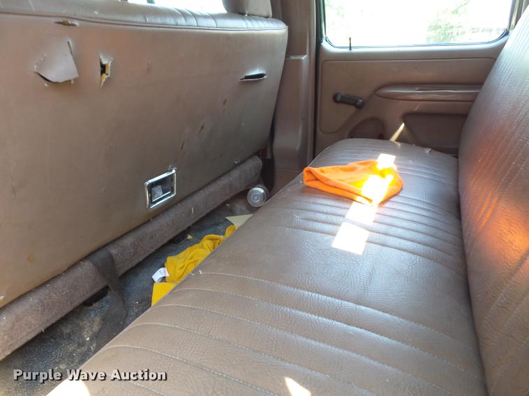 image for item DA6444 1995 Ford F350 Super Duty Crew Cab flatbed pickup truck