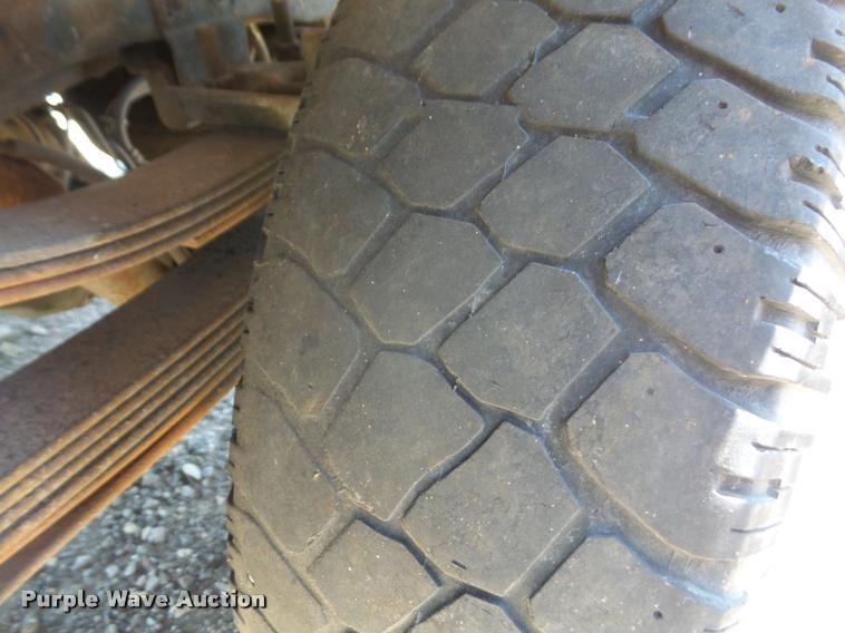 image for item DA6444 1995 Ford F350 Super Duty Crew Cab flatbed pickup truck