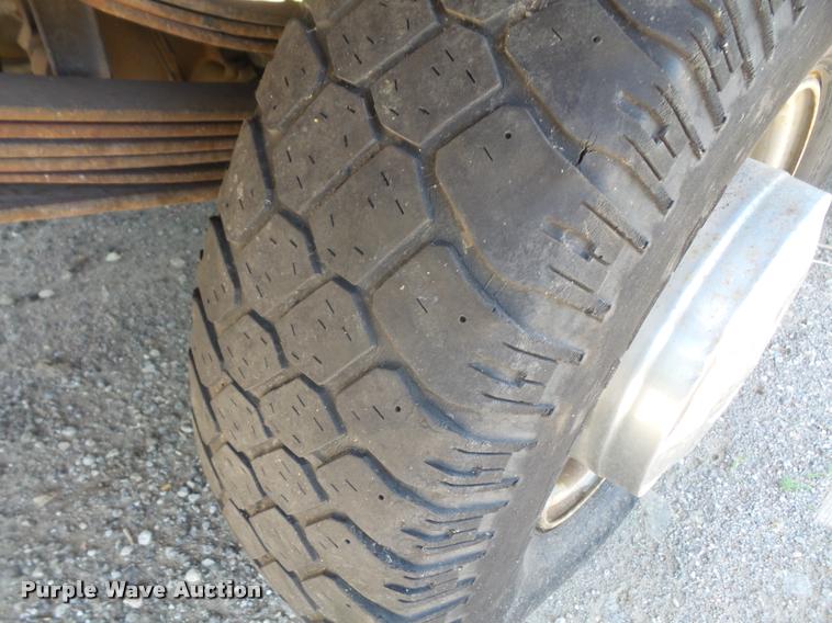 image for item DA6444 1995 Ford F350 Super Duty Crew Cab flatbed pickup truck