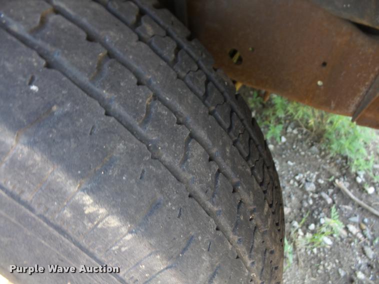 image for item DA6444 1995 Ford F350 Super Duty Crew Cab flatbed pickup truck