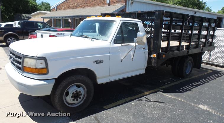 image for item DA6469 1997 Ford F350 Super Duty flatbed pickup truck