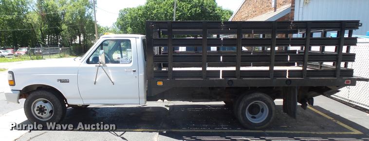 image for item DA6469 1997 Ford F350 Super Duty flatbed pickup truck