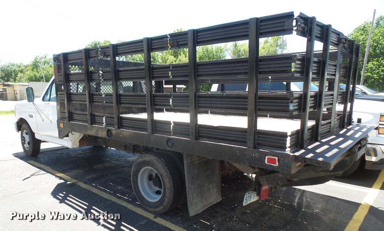image for item DA6469 1997 Ford F350 Super Duty flatbed pickup truck