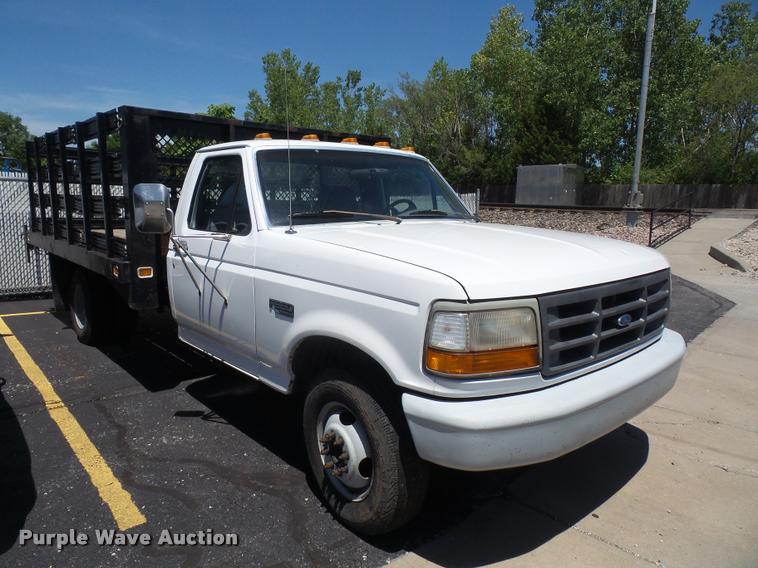 image for item DA6469 1997 Ford F350 Super Duty flatbed pickup truck