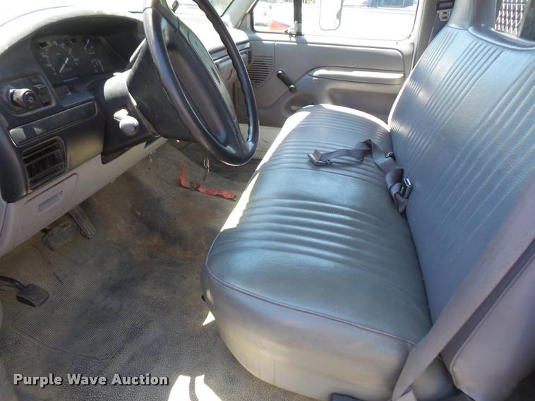 image for item DA6469 1997 Ford F350 Super Duty flatbed pickup truck