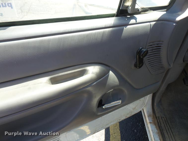 image for item DA6469 1997 Ford F350 Super Duty flatbed pickup truck