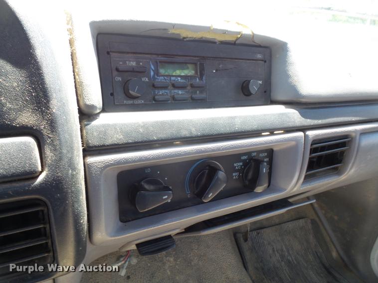 image for item DA6469 1997 Ford F350 Super Duty flatbed pickup truck