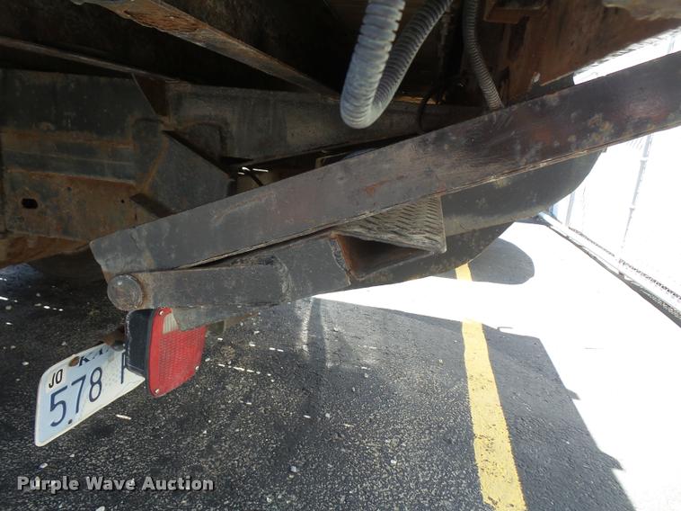 image for item DA6469 1997 Ford F350 Super Duty flatbed pickup truck