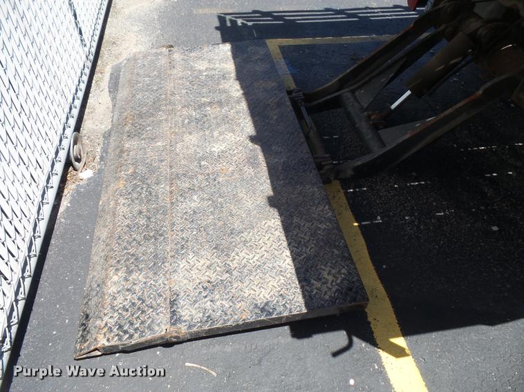 image for item DA6469 1997 Ford F350 Super Duty flatbed pickup truck