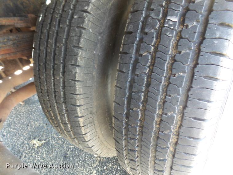 image for item DA6469 1997 Ford F350 Super Duty flatbed pickup truck