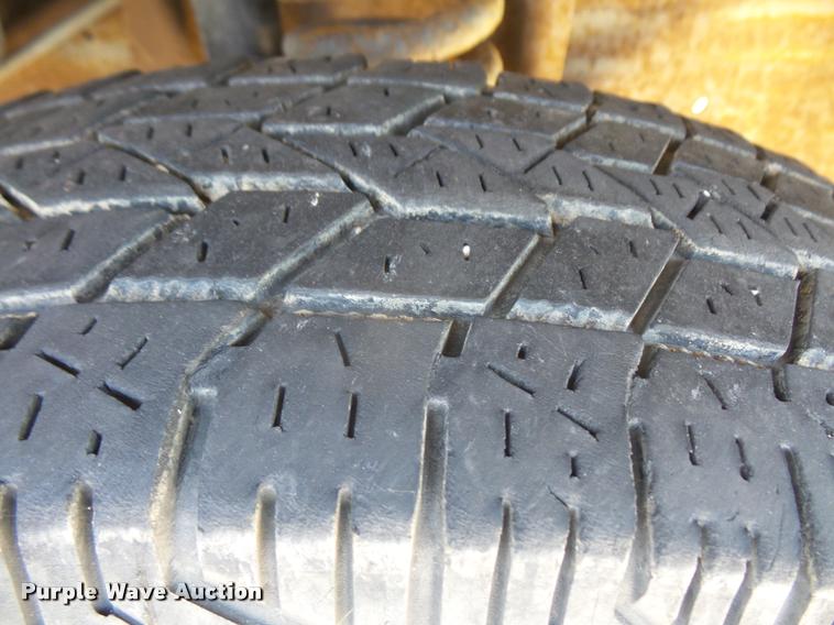 image for item DA6469 1997 Ford F350 Super Duty flatbed pickup truck