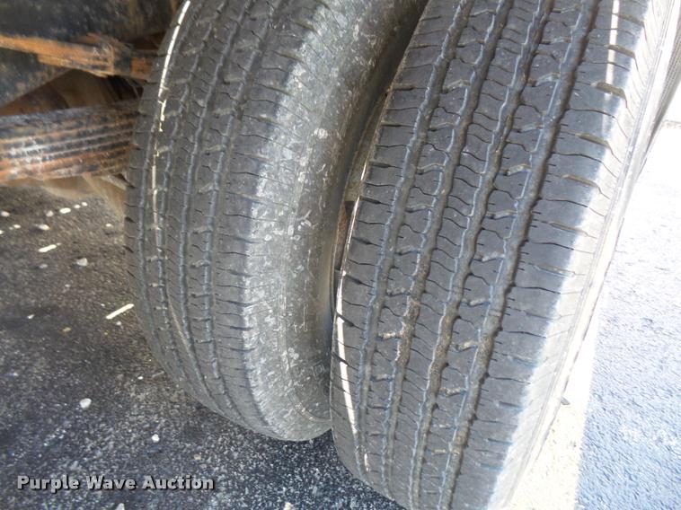 image for item DA6469 1997 Ford F350 Super Duty flatbed pickup truck