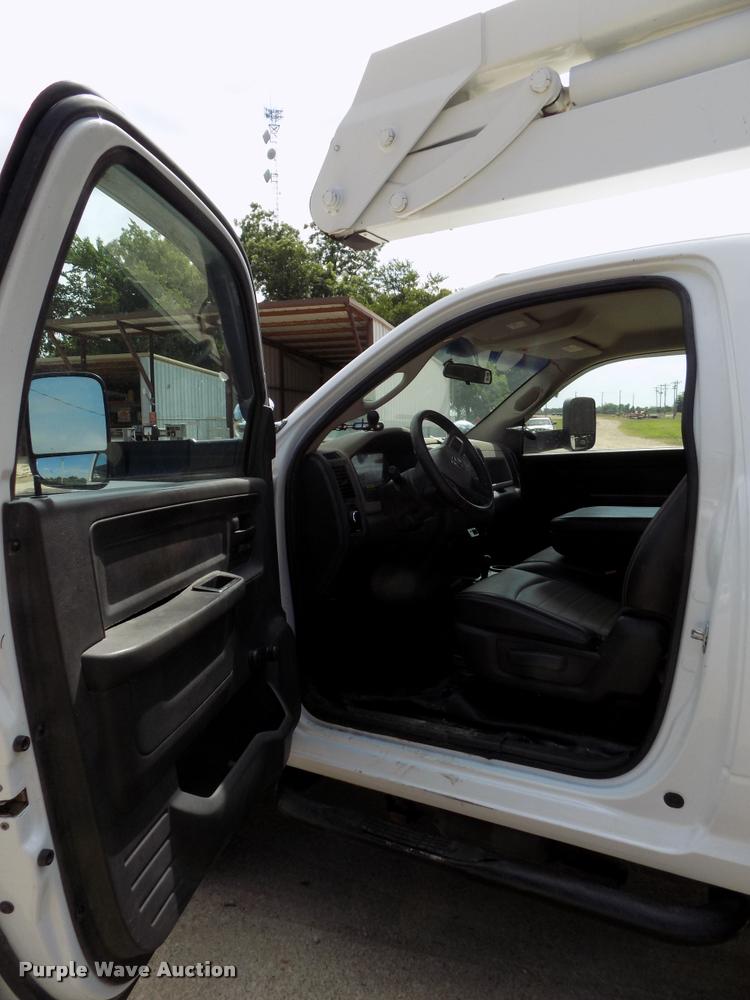 image for item DA6780 2011 Dodge Ram 5500 bucket truck
