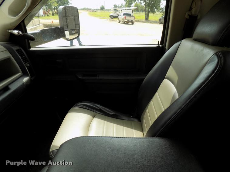 image for item DA6780 2011 Dodge Ram 5500 bucket truck