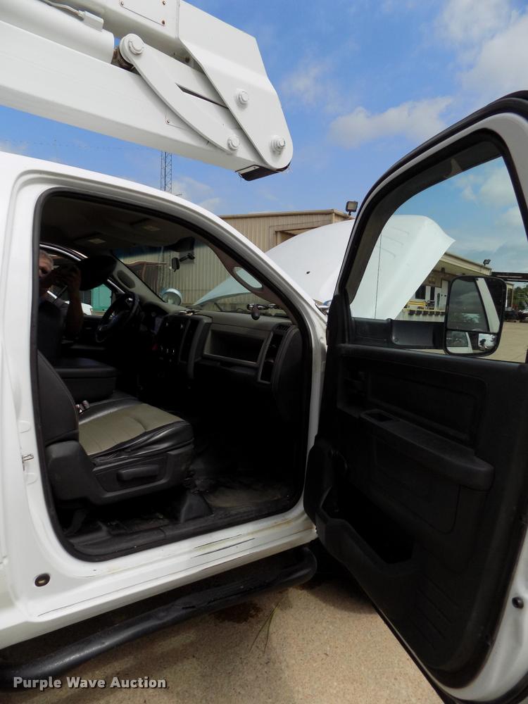 image for item DA6780 2011 Dodge Ram 5500 bucket truck