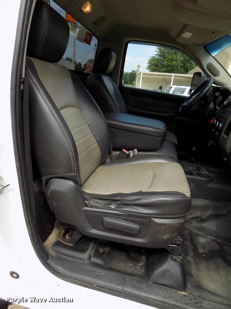 image for item DA6780 2011 Dodge Ram 5500 bucket truck