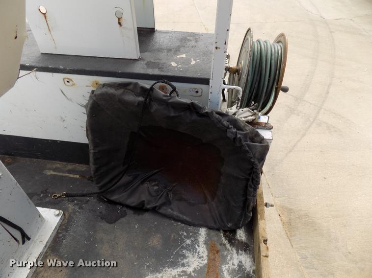 image for item DA6780 2011 Dodge Ram 5500 bucket truck