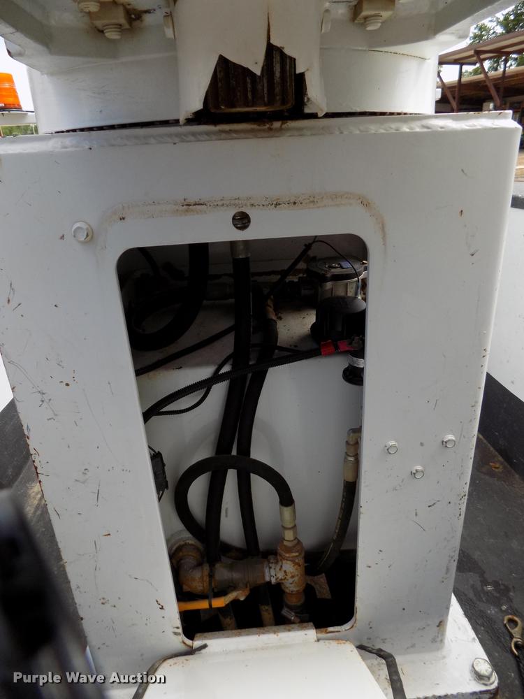 image for item DA6780 2011 Dodge Ram 5500 bucket truck